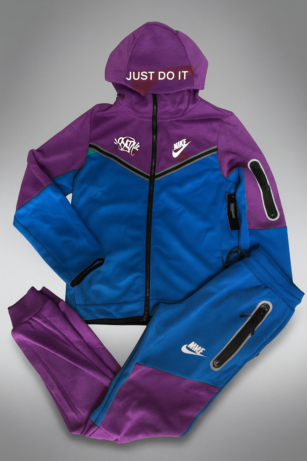 NIKE TECH😍😍😍 2026🔥🔥منتوج متوفر الآن ✅ المقاسات: S - M - L - XL - 2XL ;🚚 التوصيل: مجاني لمكتب ولايتك